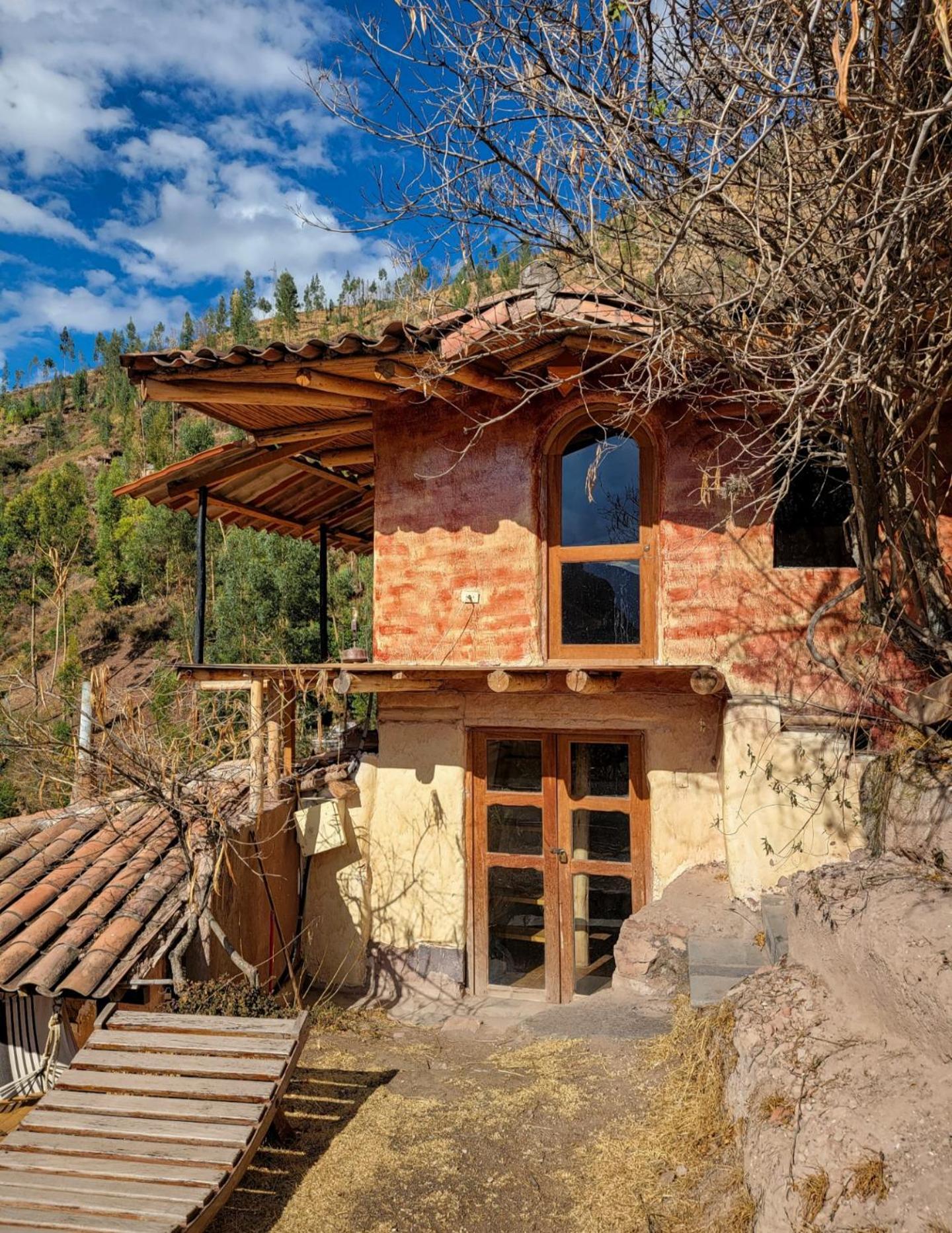 Wolf Totem Steam Punk Hostal Písac
